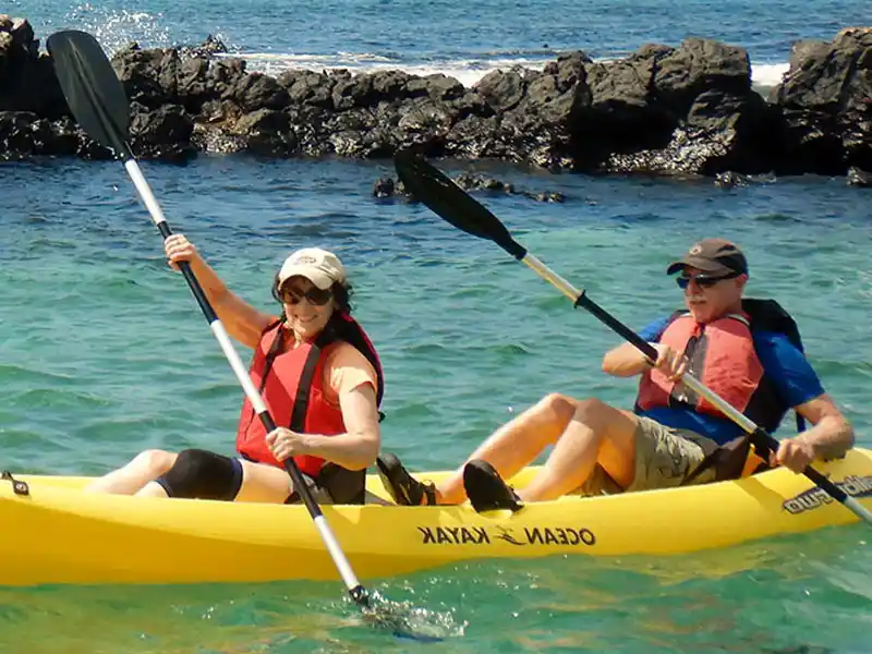 ecuador-galapagos-santa-fe-island-kayaking